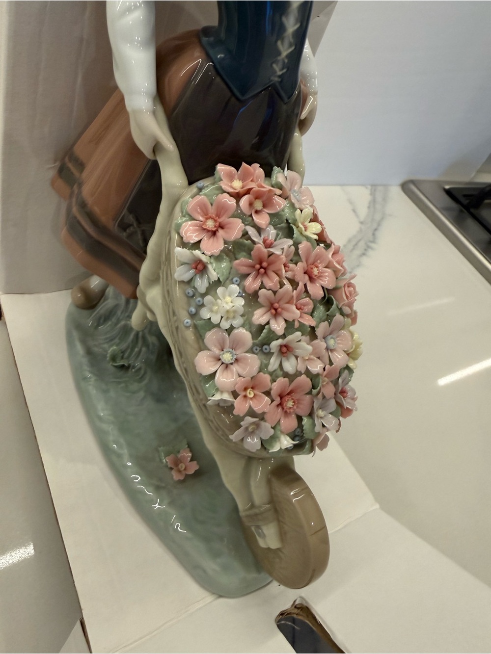 Lladro A Barrel of Blossoms #1419 - Picture 9 of 13